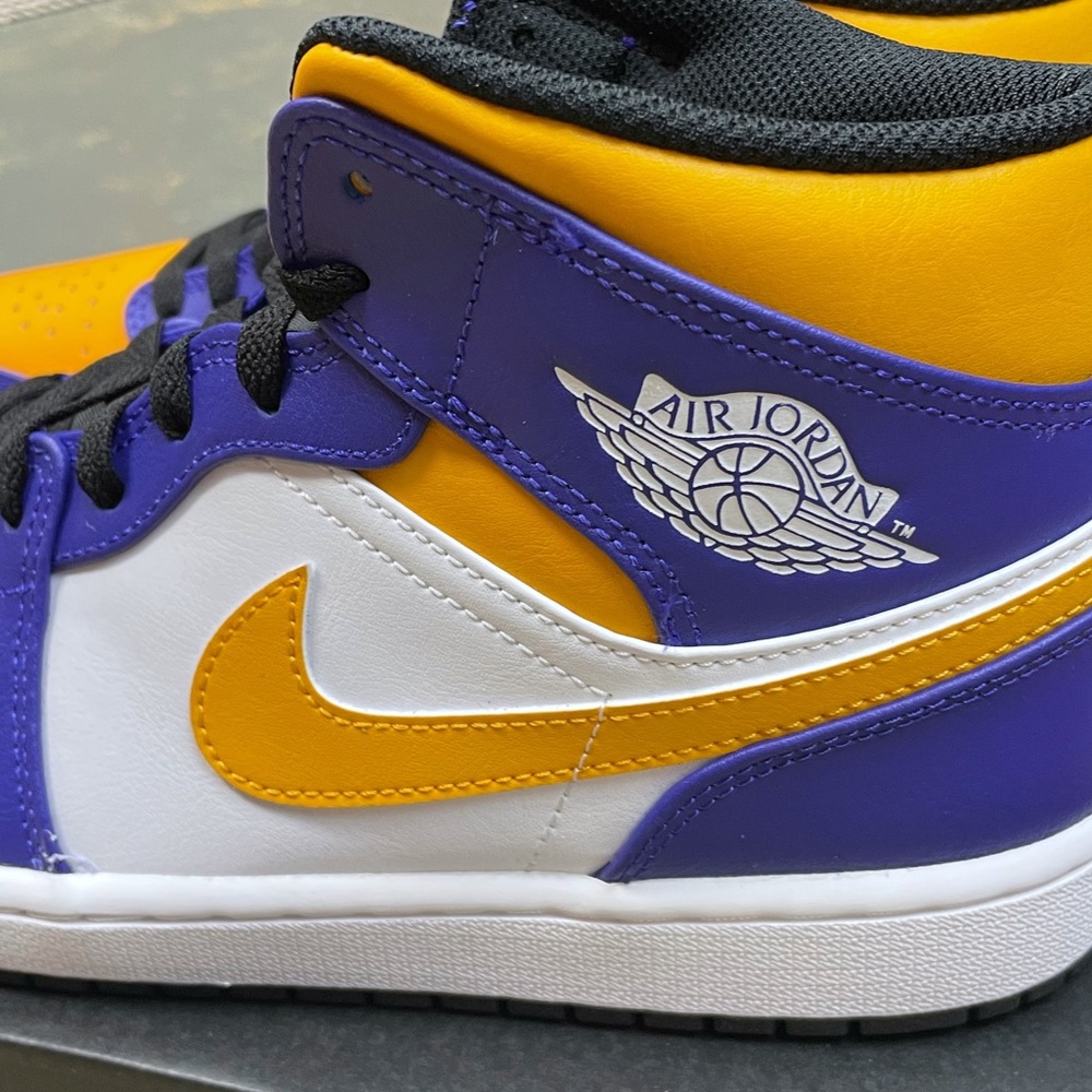 Nike Air Jordan 1 Mid Lakers DQ8426-517 10 Los Angeles Dark Concord Taxi - Picture 11 of 11